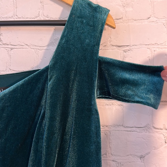 Nwt Alexa B Nites green velvet dress - Picture 3 of 11